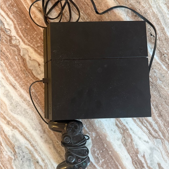 Sony PS4 Console with Controller + Chord - Picture 2 of 7